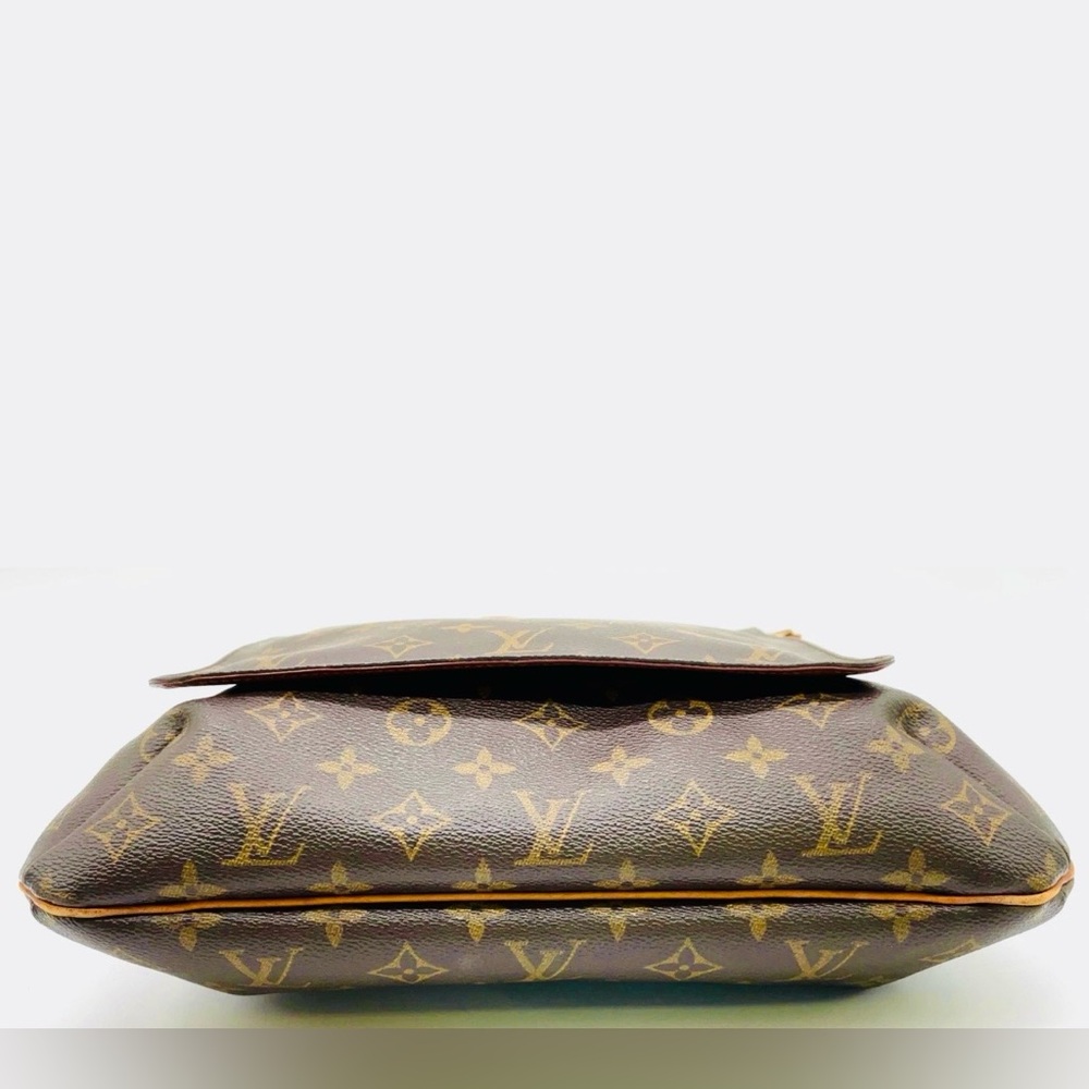 Louis Vuitton Musette Monogram Crossbody Bag - Picture 10 of 17